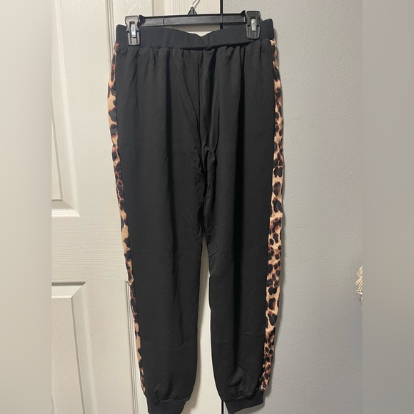 SHEIN Black and Leopard Print Sweatshirt - Picture 5 of 9